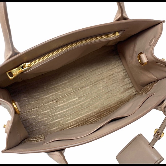 PRADA CAMEO SAFFIANO MEDIUM MONOCHROME BAG ***SOLD OUT*** - Picture 8 of 9